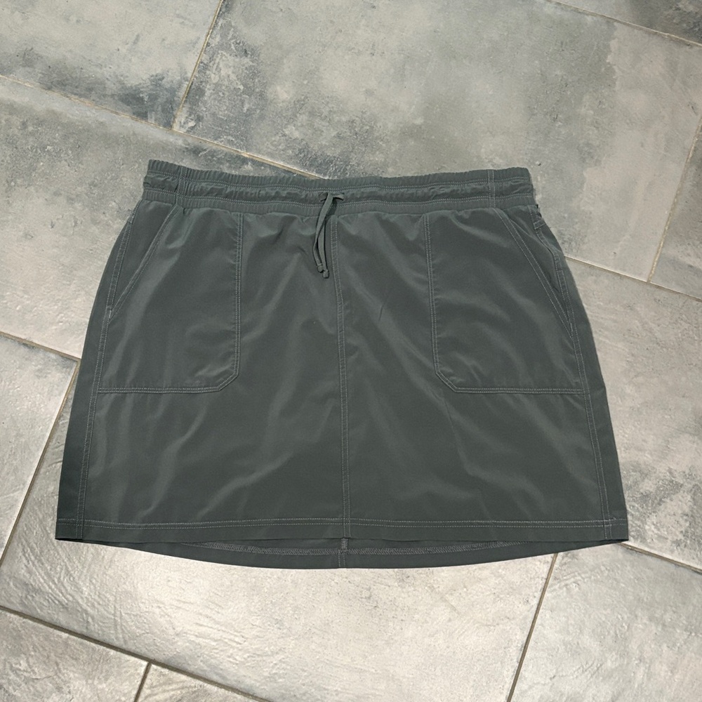 Kuhl Women's Skirt in Dark Gray XL